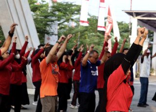 Jaga Kebugaran dan Sinergi, Pelindo Dumai Bersama Stakeholder Gelar Senam Bersama