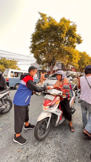 Pertamina Patra Niaga Kilang Dumai dan Kilang Balikpapan Salurkan 1.090 Masker KN95